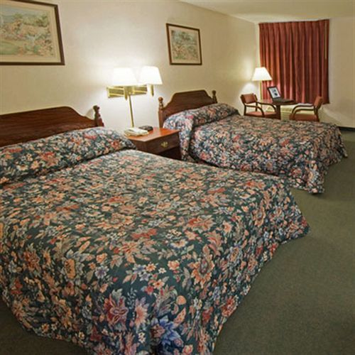 Shelaine Inn Jeffersonville ภายนอก รูปภาพ